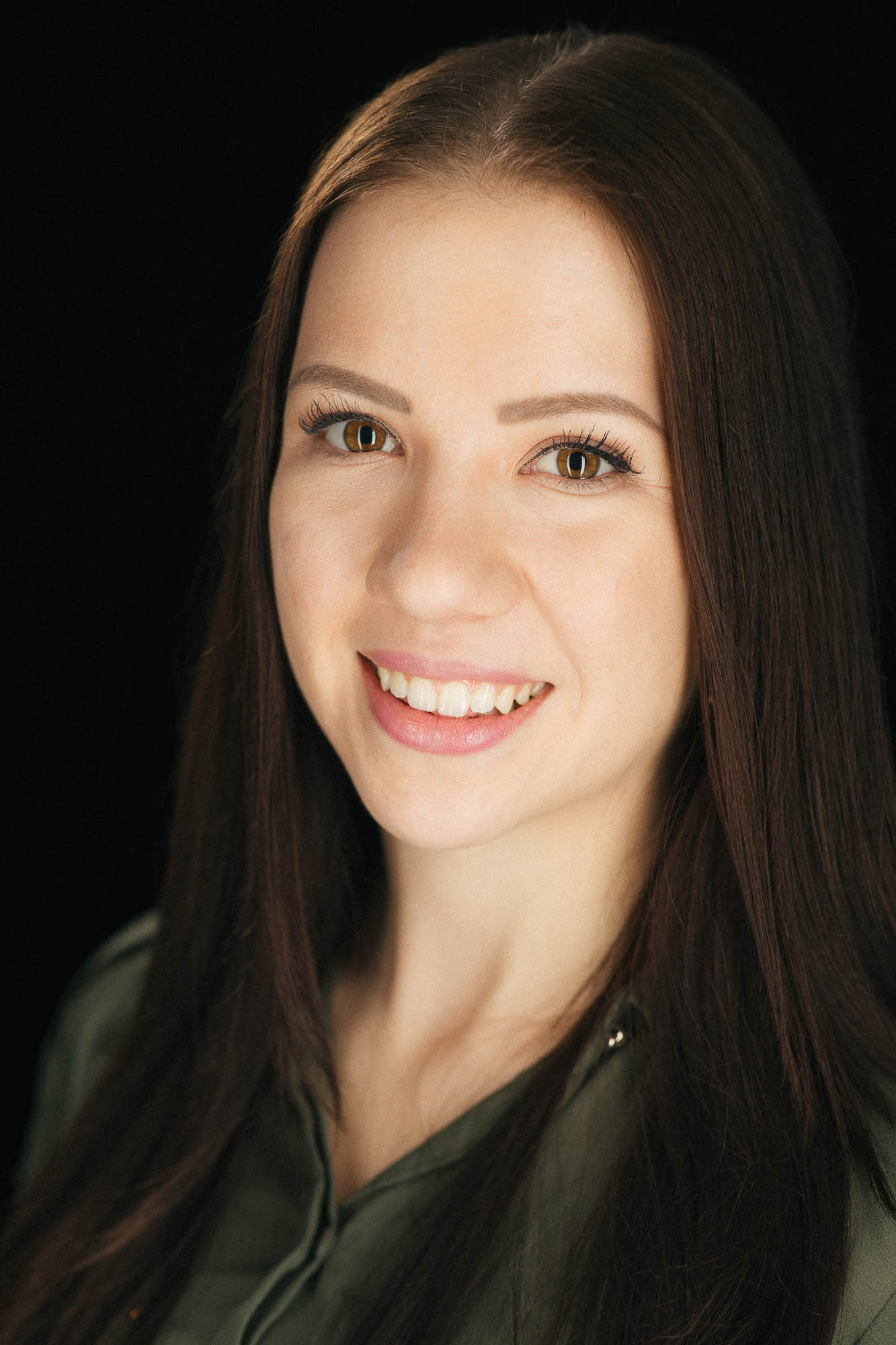 Export x3 Headshot  06616 Dez 01 2019 Bearbeitet 2 Headshots 2019  Miro Nicole Nadine